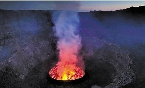 惊险神秘!世界常年燃烧的著名活火山