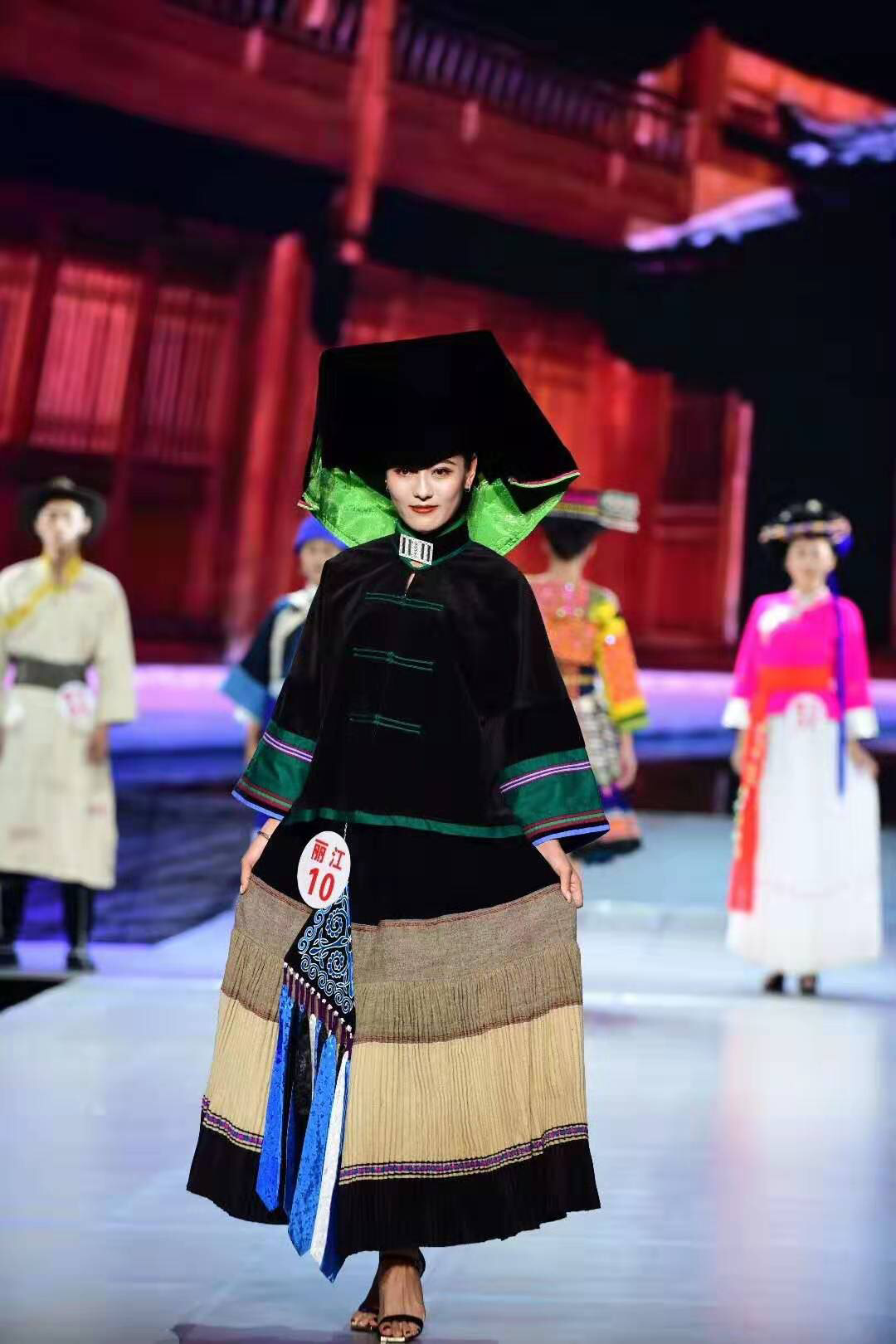 看过来，丽江宁蒗最美的少数民族服饰都在这里啦