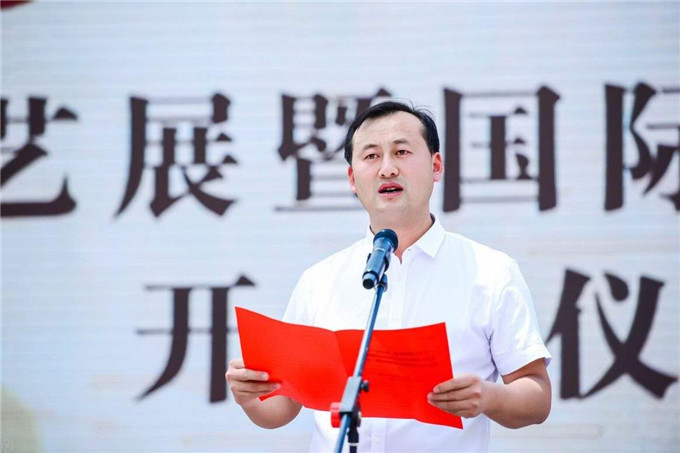 建水县人民政府副县长赵伟致辞