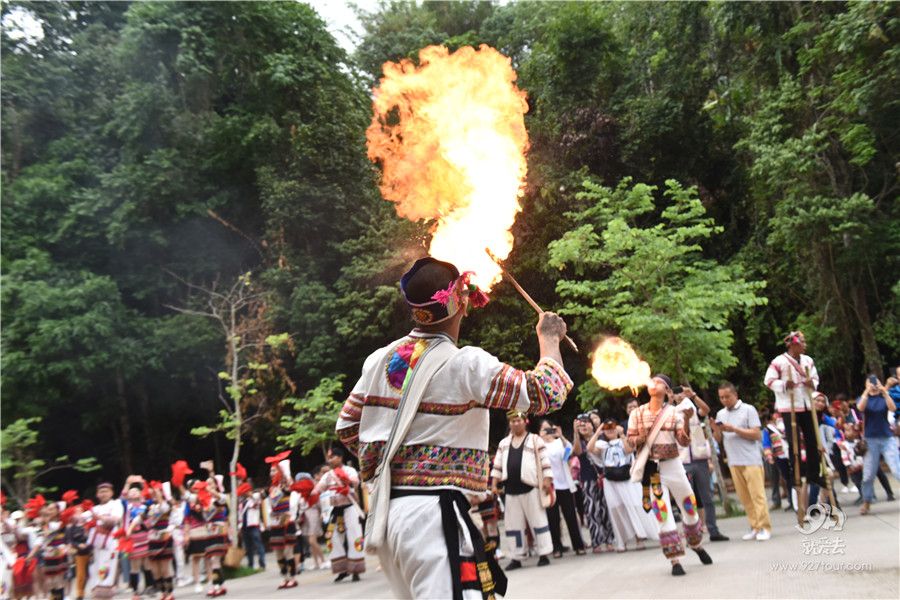 基诺山寨欢庆基诺族被国务院确认为单一民族40周年!全寨都嗨起来了_文旅头条_旅游频道_云南网