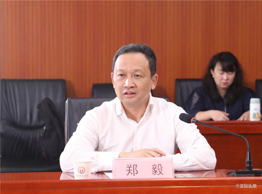 云南开放大学(云南国防工业职业技术学院)校长郑毅出席签约仪式并讲话